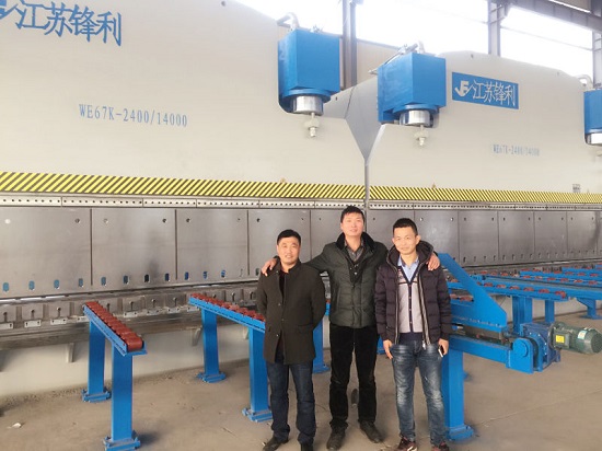 雙機(jī)聯(lián)動(dòng)折彎機(jī) 雙機(jī)聯(lián)動(dòng)折彎機(jī)