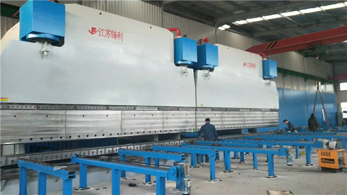 大型數(shù)控折彎機(jī) 大型數(shù)控折彎機(jī)